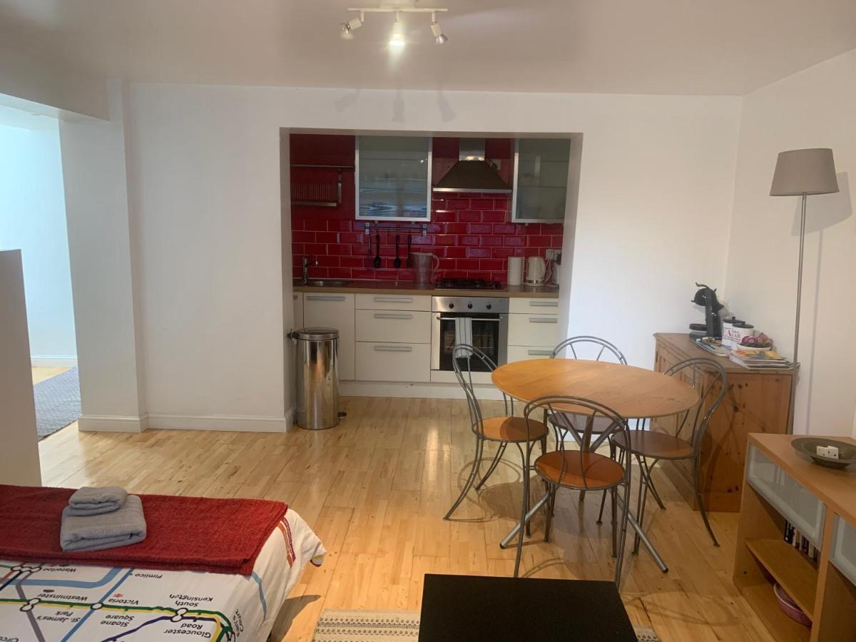 Cozy 1 Bedroom Basement Flat Londres Exterior foto