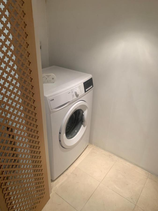 Cozy 1 Bedroom Basement Flat Londres Exterior foto