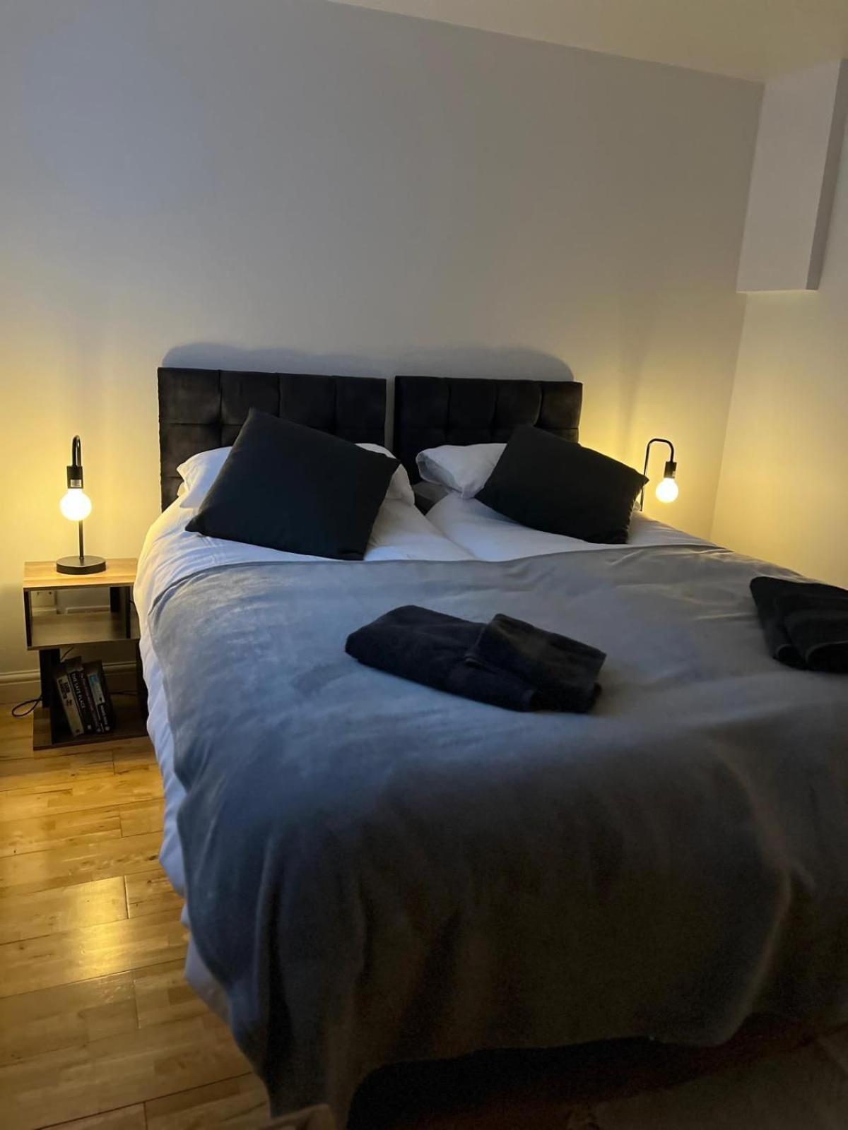 Cozy 1 Bedroom Basement Flat Londres Exterior foto